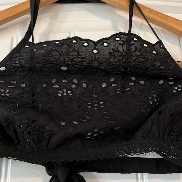 Urban Outfitters Eyelet halter Top XS - Picture 2 of 5